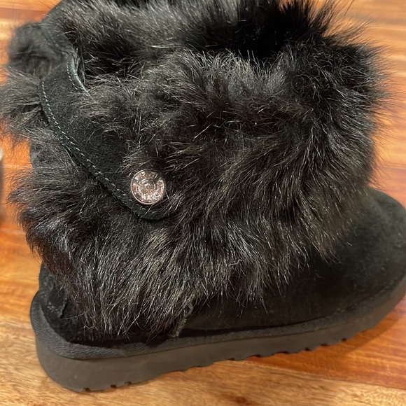 UGG Boots -like New! ❄️ - Picture 3 of 9